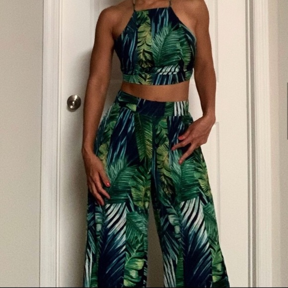 Cute 2 piece - Picture 5 of 8